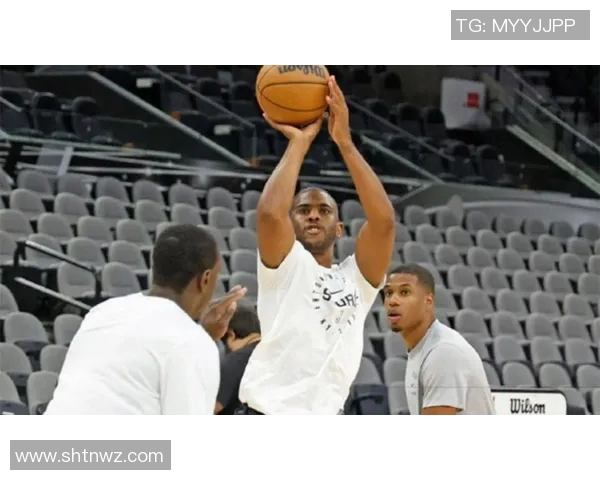 奥尼尔如何在勇士内线对抗中展现统治力与技巧的较量