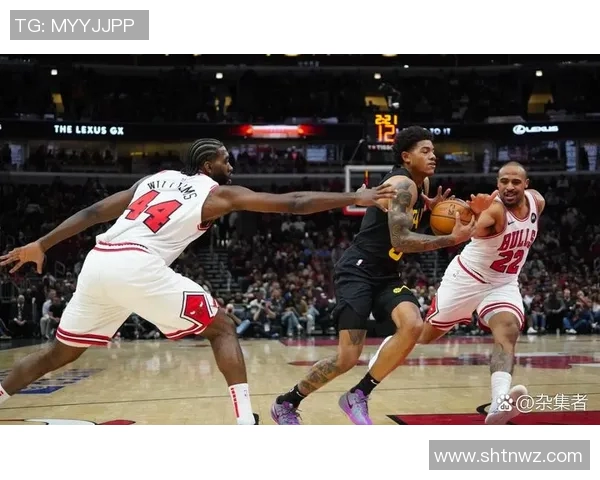 快船与爵士激战正酣NBA直播吧带你全程体验精彩瞬间