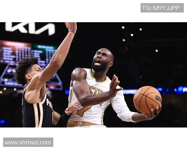 杰伦布朗在NBA赛场上的成长与突破之路分析