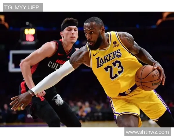 浓眉在热火对湖人比赛中的精彩数据表现分析与解读