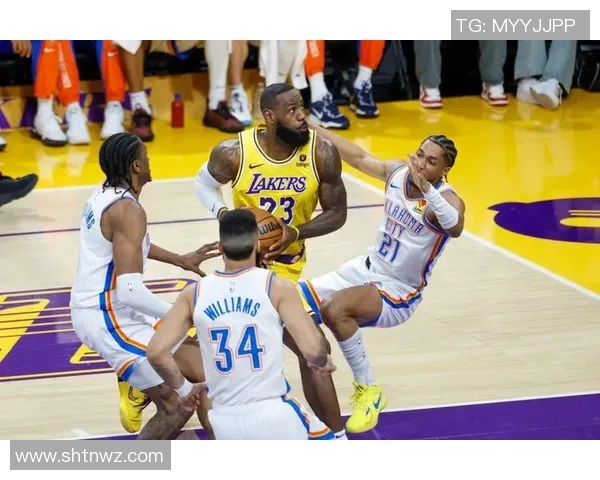 湖人勇士12年对决回顾:传奇交锋与篮球盛宴的精彩瞬间 湖人勇士12年对决回顾:传奇交锋与篮球盛宴的精彩瞬间