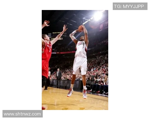 雷霆与火箭对决历史比分回顾及精彩瞬间分析